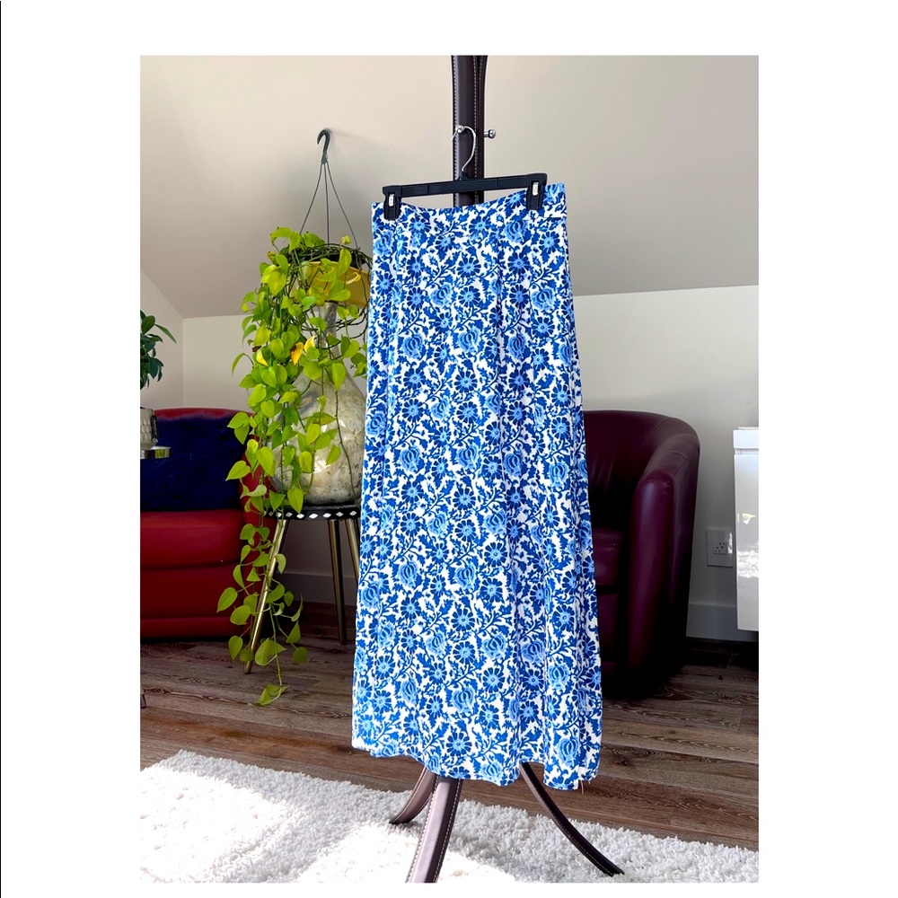 New with tag “Free People” blue white floral maxi skirt